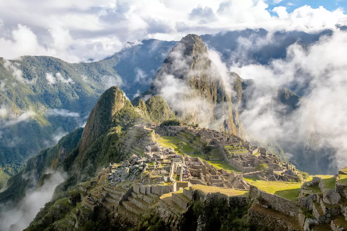 Cultura e História do Peru: Ensinando Agentes a Encantar Clientes com Narrativas Envolventes