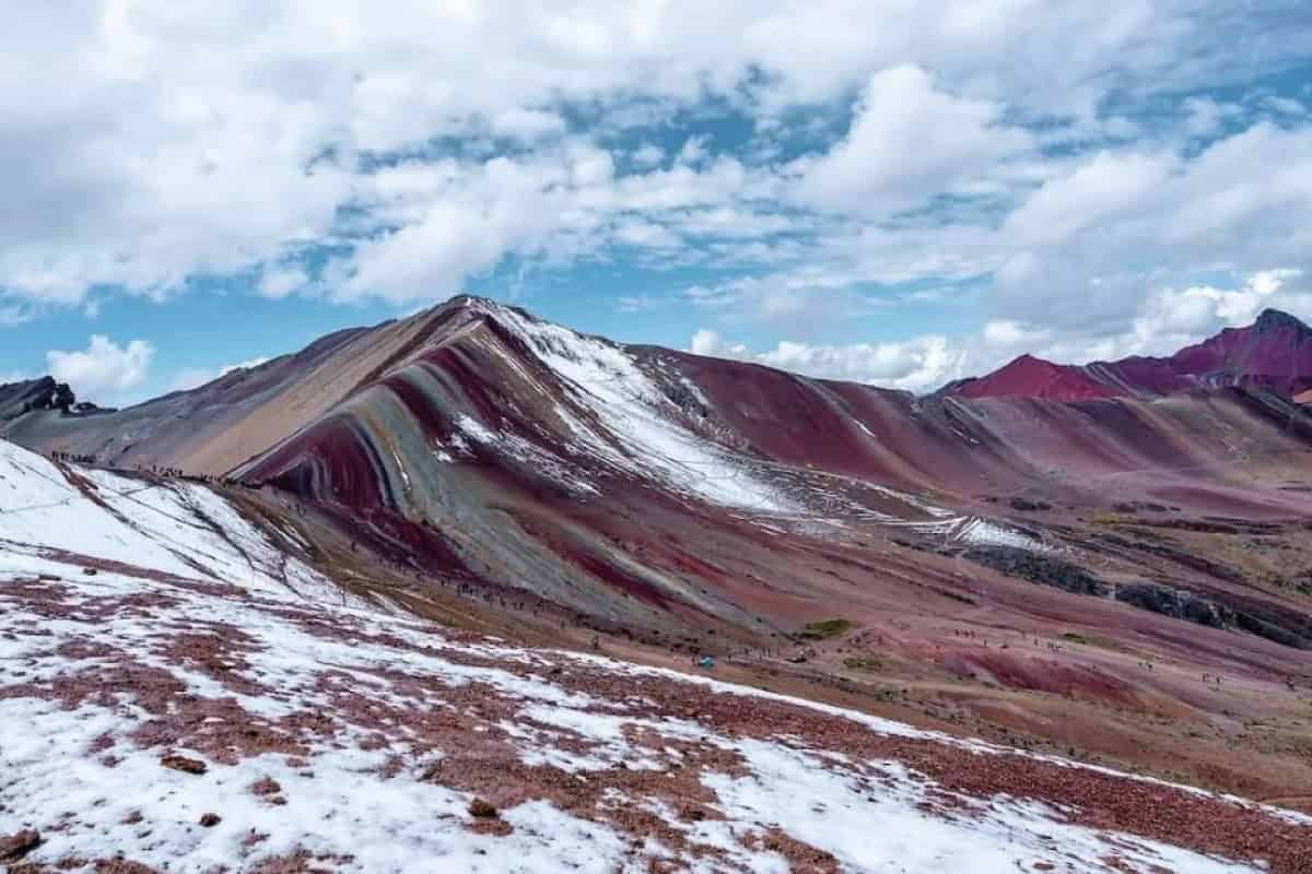 Trilha para Montanha Colorida